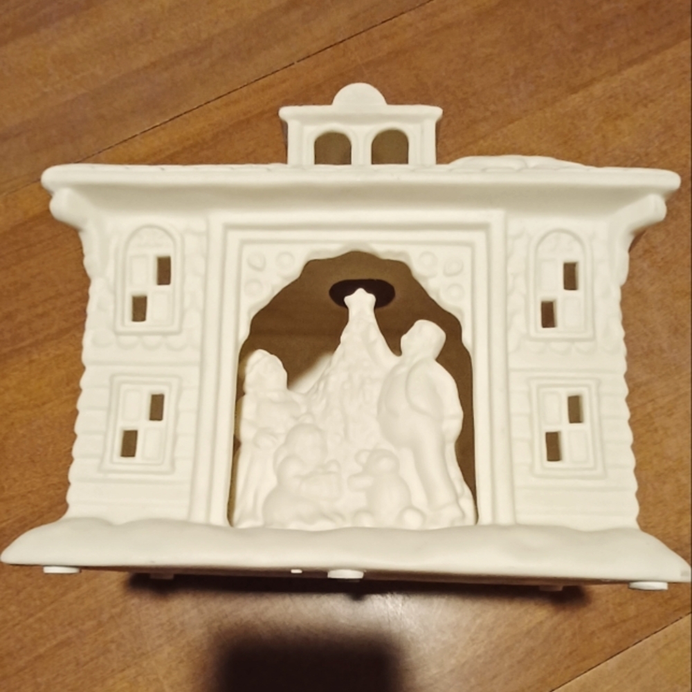 EUC PartyLite Ivory Bisque Porcelain Christmas Themed Tealight House